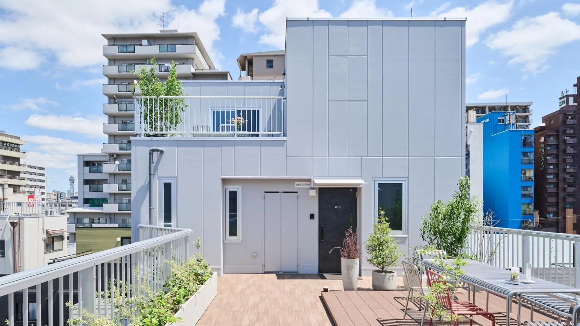 Apartment Reikyo Hanazono Ōsaka Japan